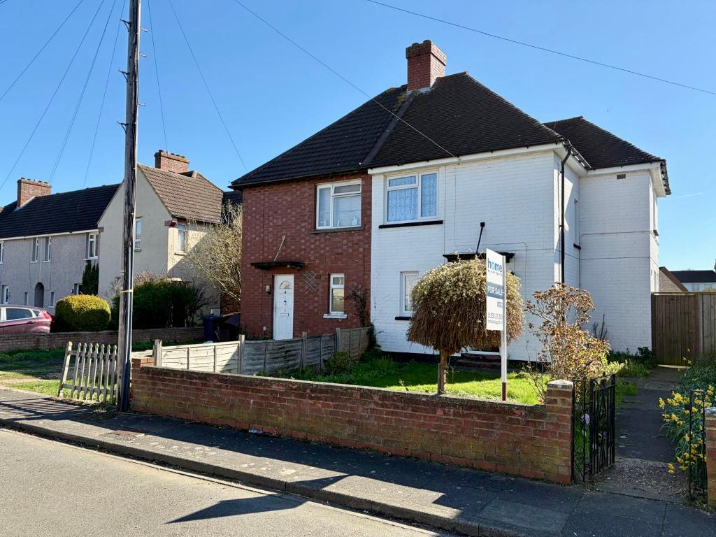 Coombs Close, Bedford, MK42 0EA