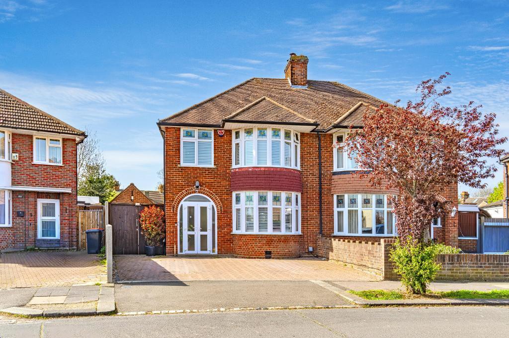 Risborough Road, Bedford, MK41 9QL